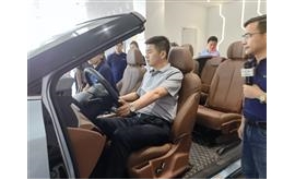 河南省副省长费东斌到海马汽车调研